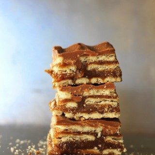 Salted Caramel Cracker Bars // {Salt River Bars}