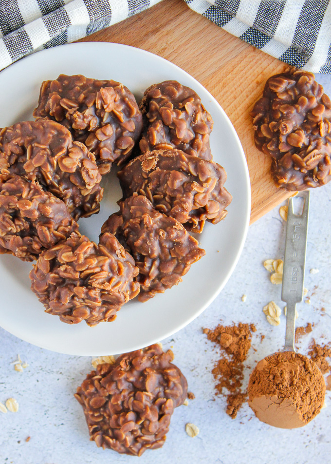 Classic No Bake Cookies- these cookies can be made in one pan and require no oven! Everyone loves these chocolate peanut butter cookies! via bakedinaz.com #chocolate #nobake #cookie #chocolatepeanutbutter